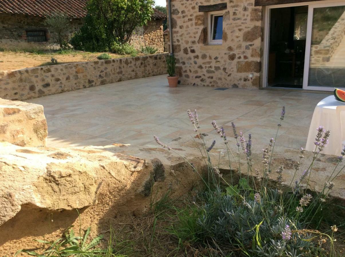 Gite Des Vergnes Esse Exterior photo